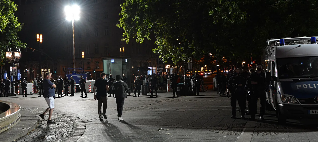 polizeikessel_2.jpg