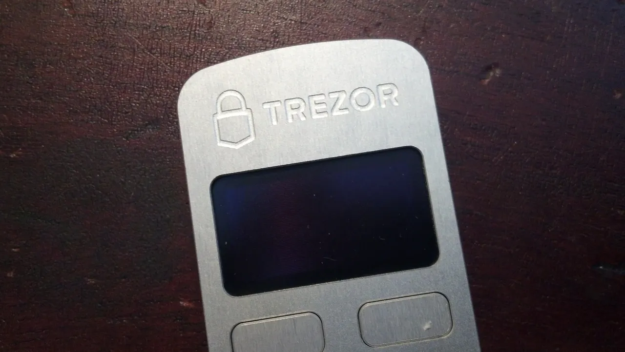 Trezor_front_detail.jpg