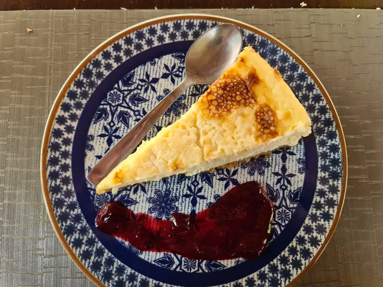 Three cheeses homemade cheesecake (€5.50) (2).