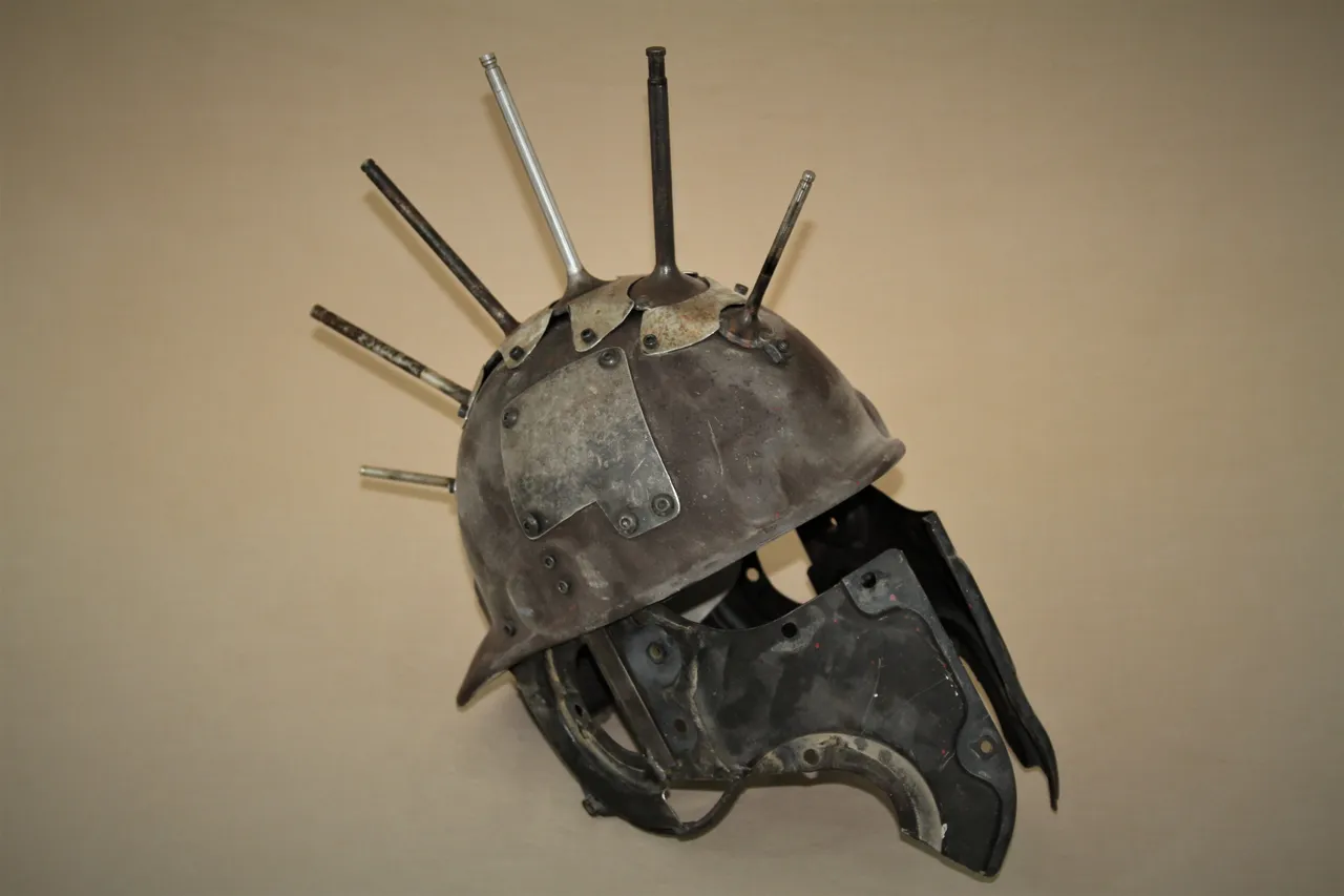 Helm1.jpg