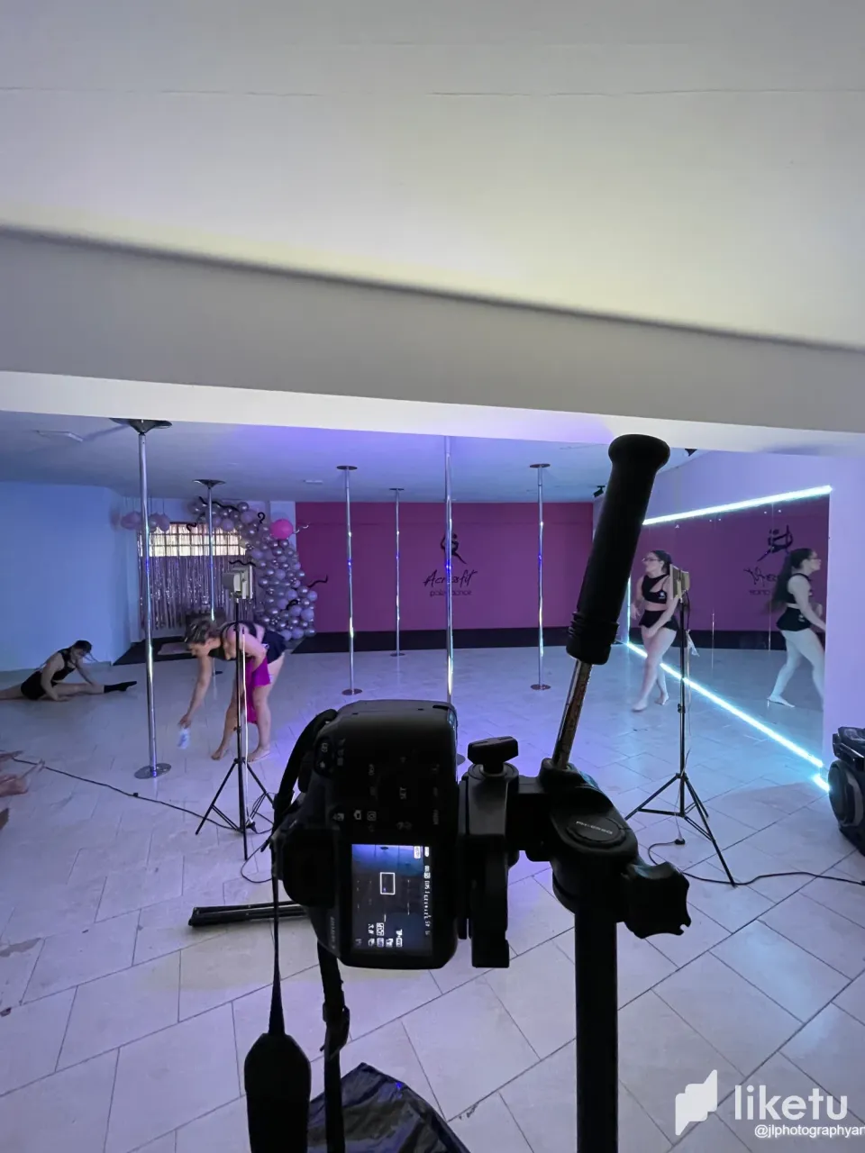 clgjj75x901rg7msz8al9d5v9_POL_DANCE_45.webp