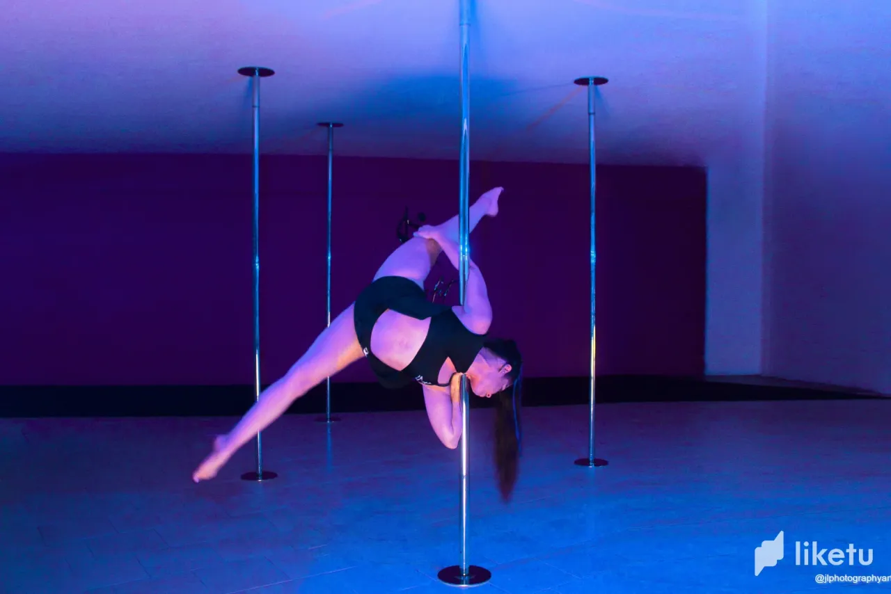 clgjj7dc101u1bcsz248845at_POL_DANCE_42.webp