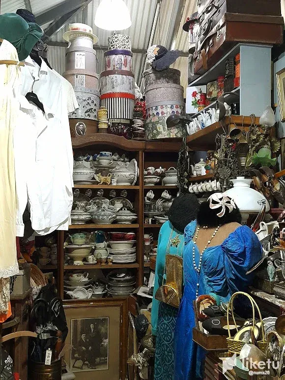 clsuxp8bj001s1dsz7gt05qth_sombreros_vintage.webp