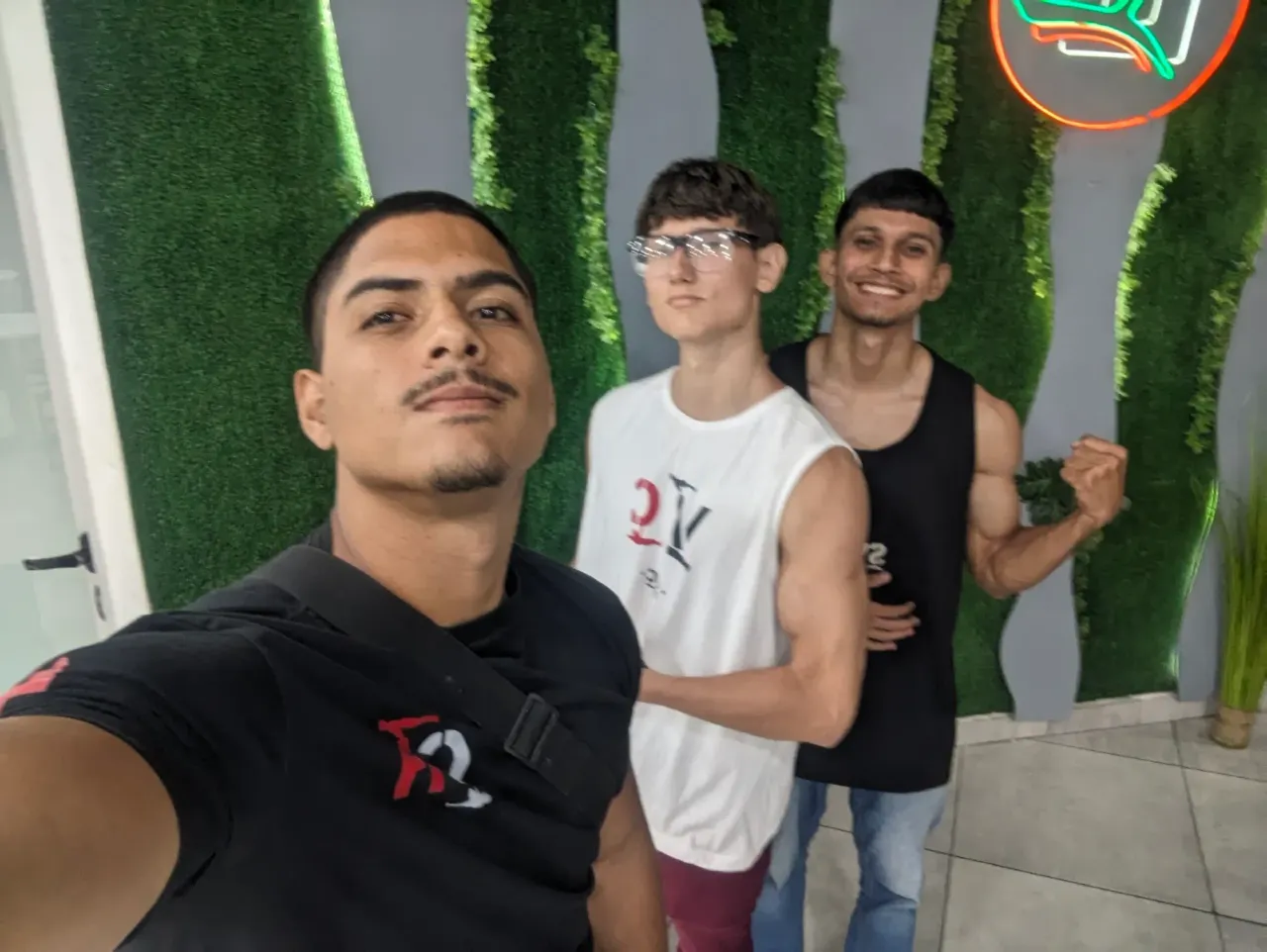 PJjYTn0OQhhiS3gQ_PXL_20250522_203505801.MV.webp