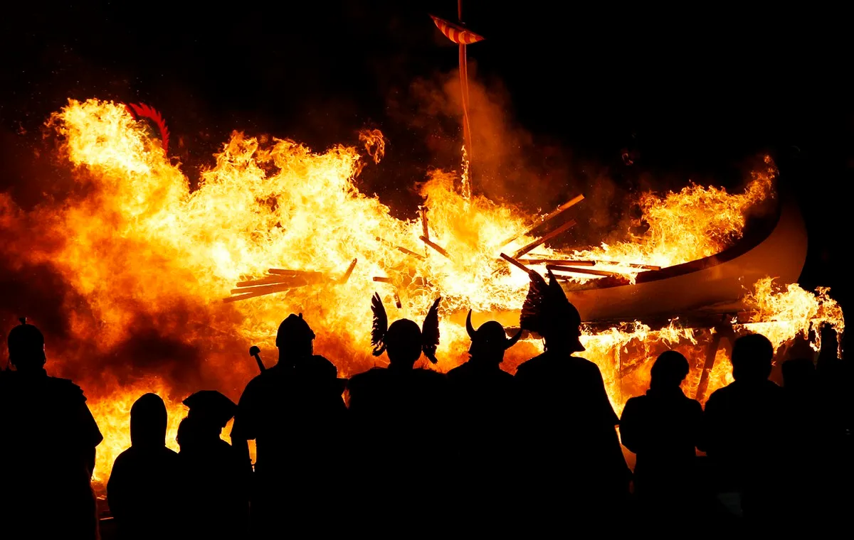 Imagen original extraida de Up Helly Aa - The Atlantic