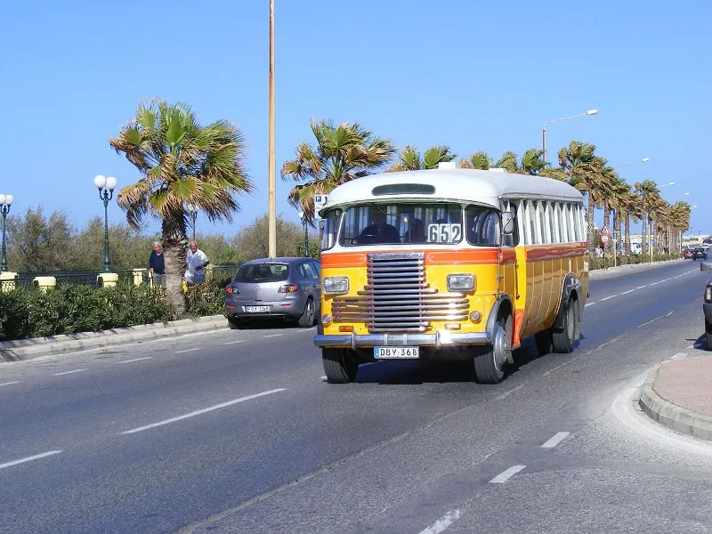 DBY368,_Malta_Bus_,_Route_652_at_Qawra._March_2010__Flickr__sludgegulper.jpg