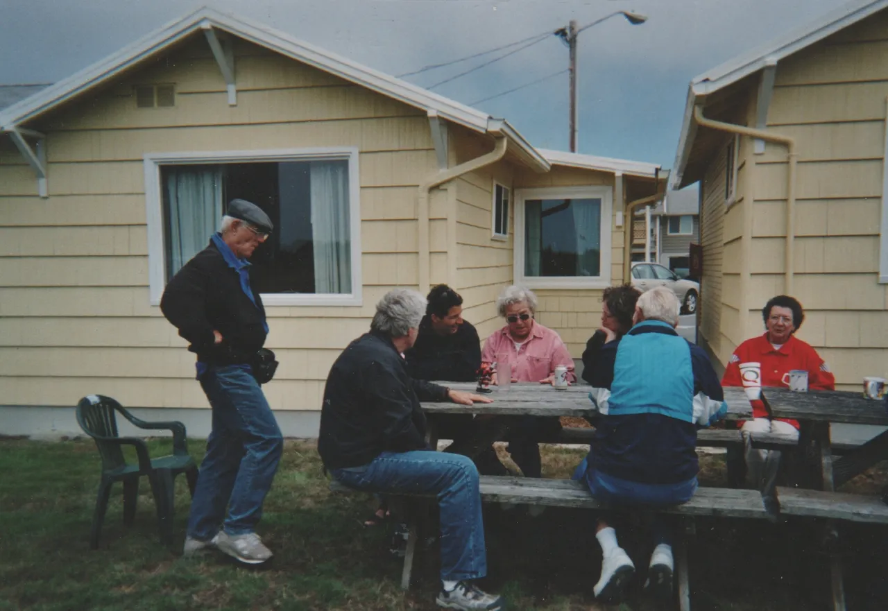 2006-08 - Working legs at the family reunion.jpg