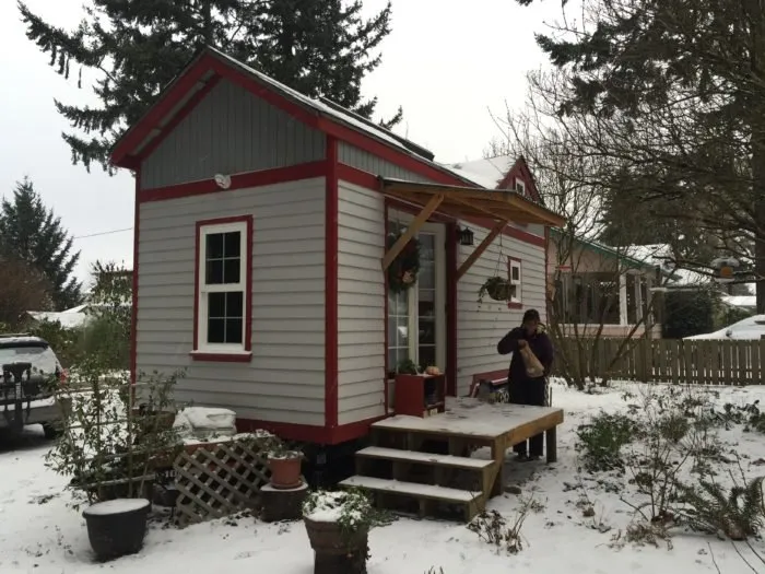 keep tiny house warm no heater