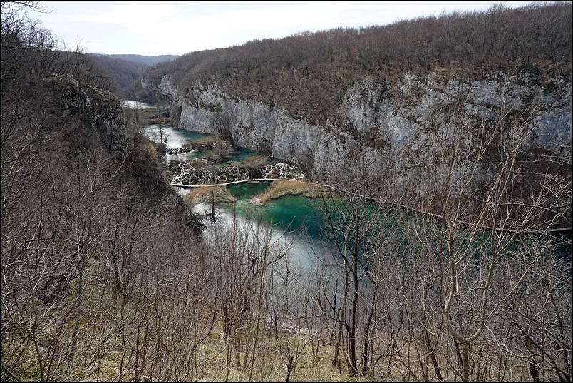 w-S16-203601.jpg