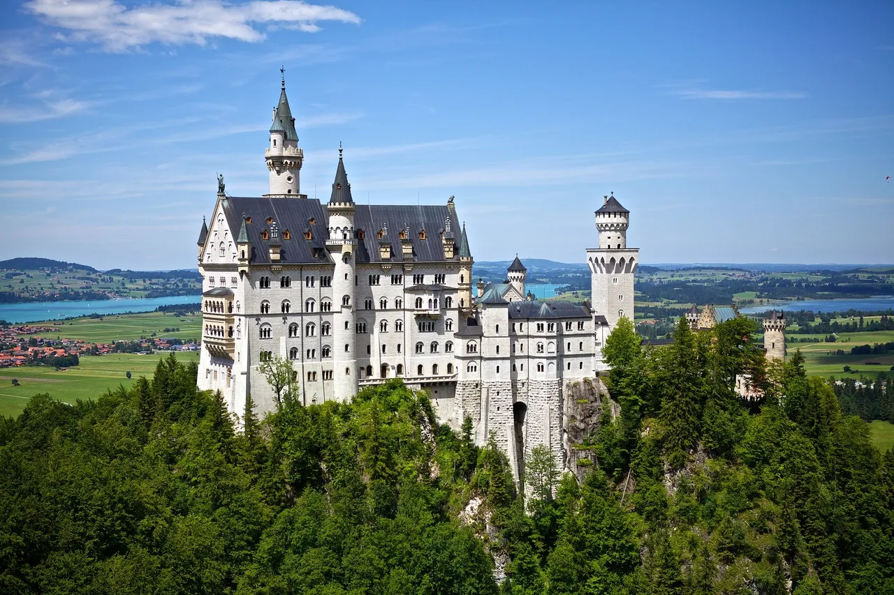 neuschwanstein532850_1920.jpg