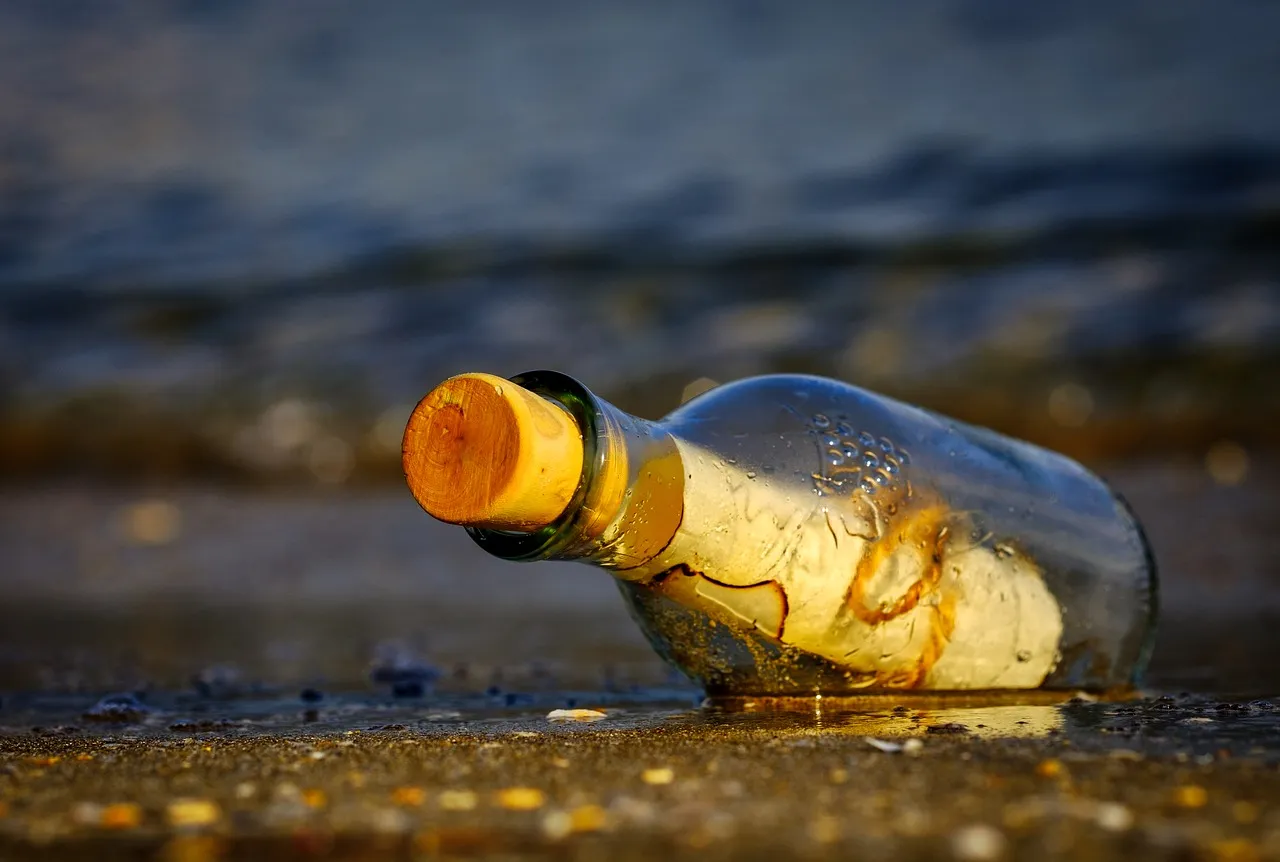 messageinabottle3437294_1280.jpg