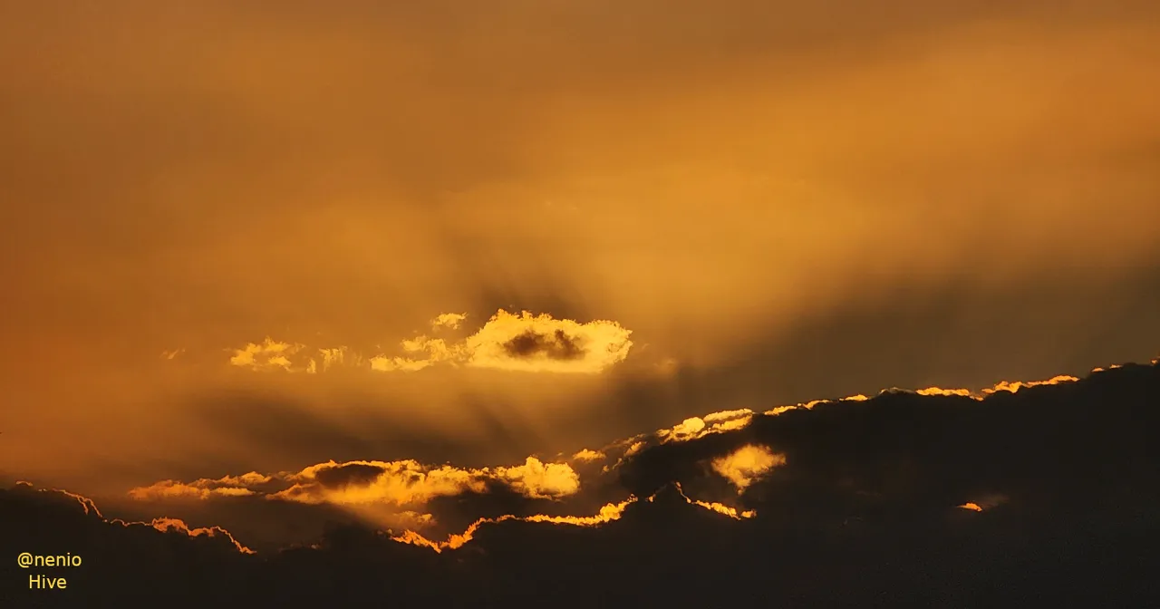golden-clouds-001.jpg
