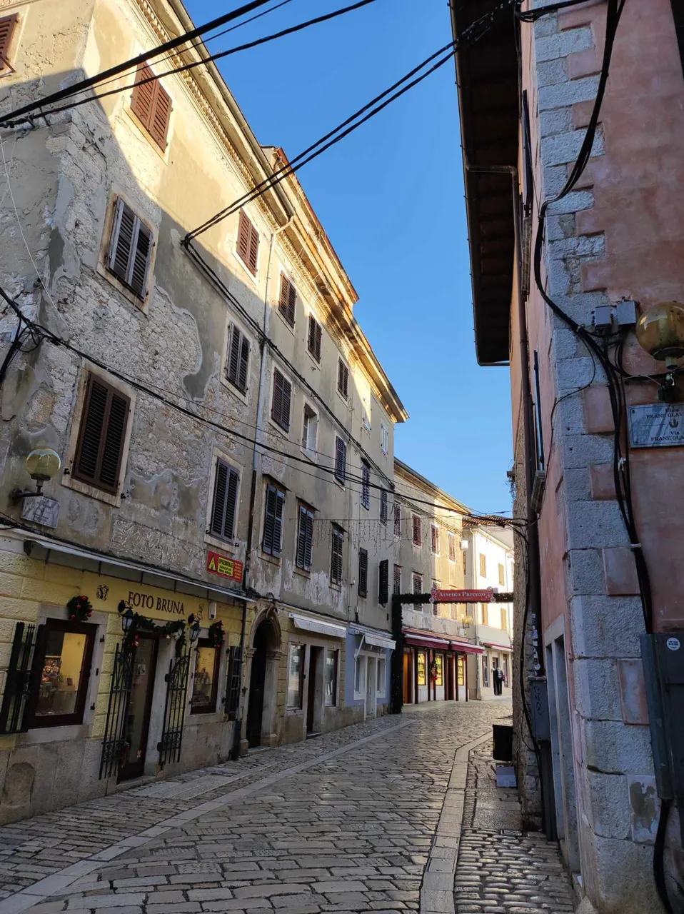 "Decumanus_Street.jpeg"