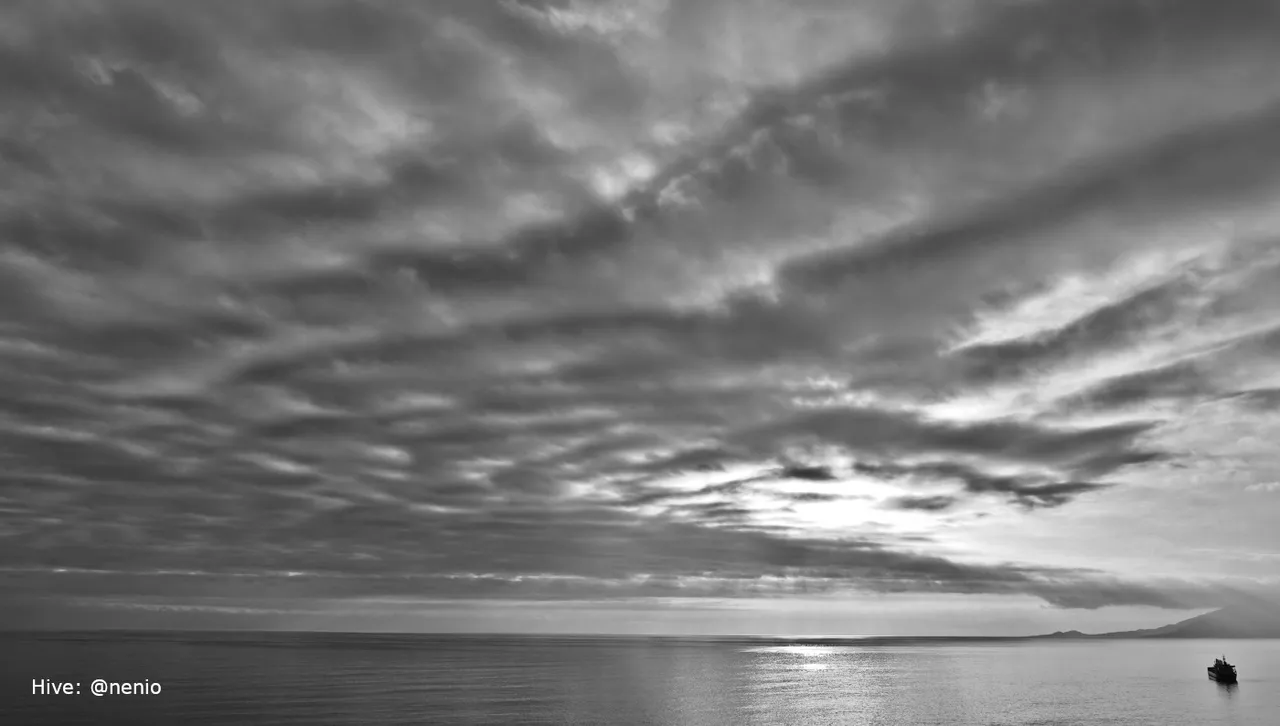 sea-clouds-003-bw.jpg