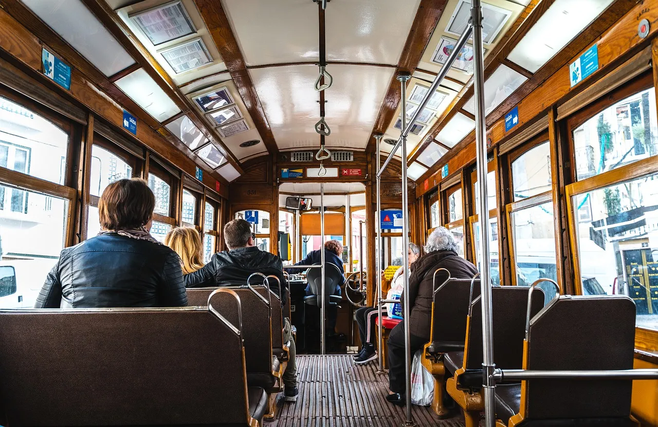 tram-5621638_1280.jpg