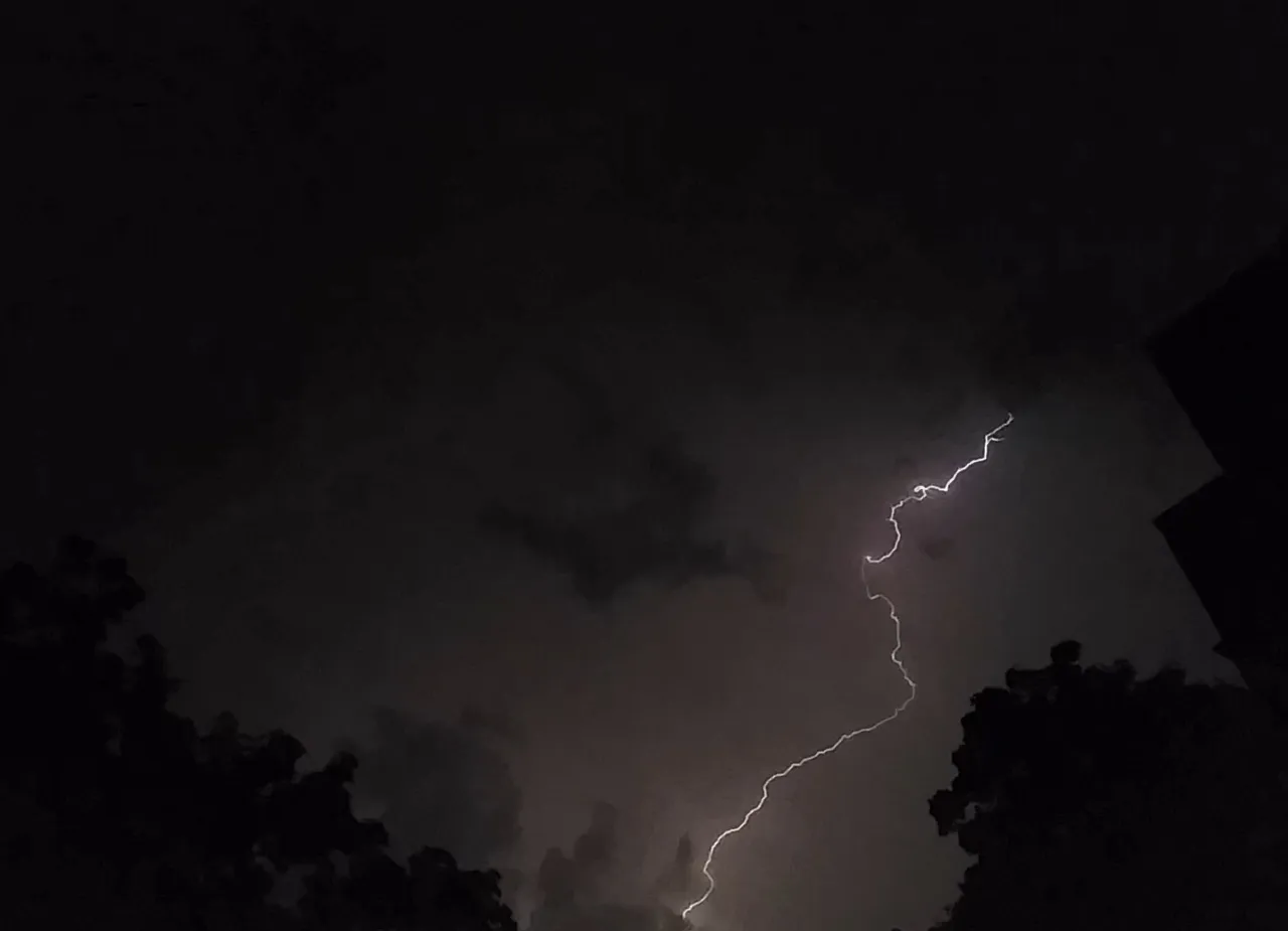 lightningStraight.jpg