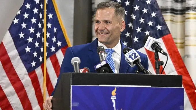 molinaro_2022_win.jpg