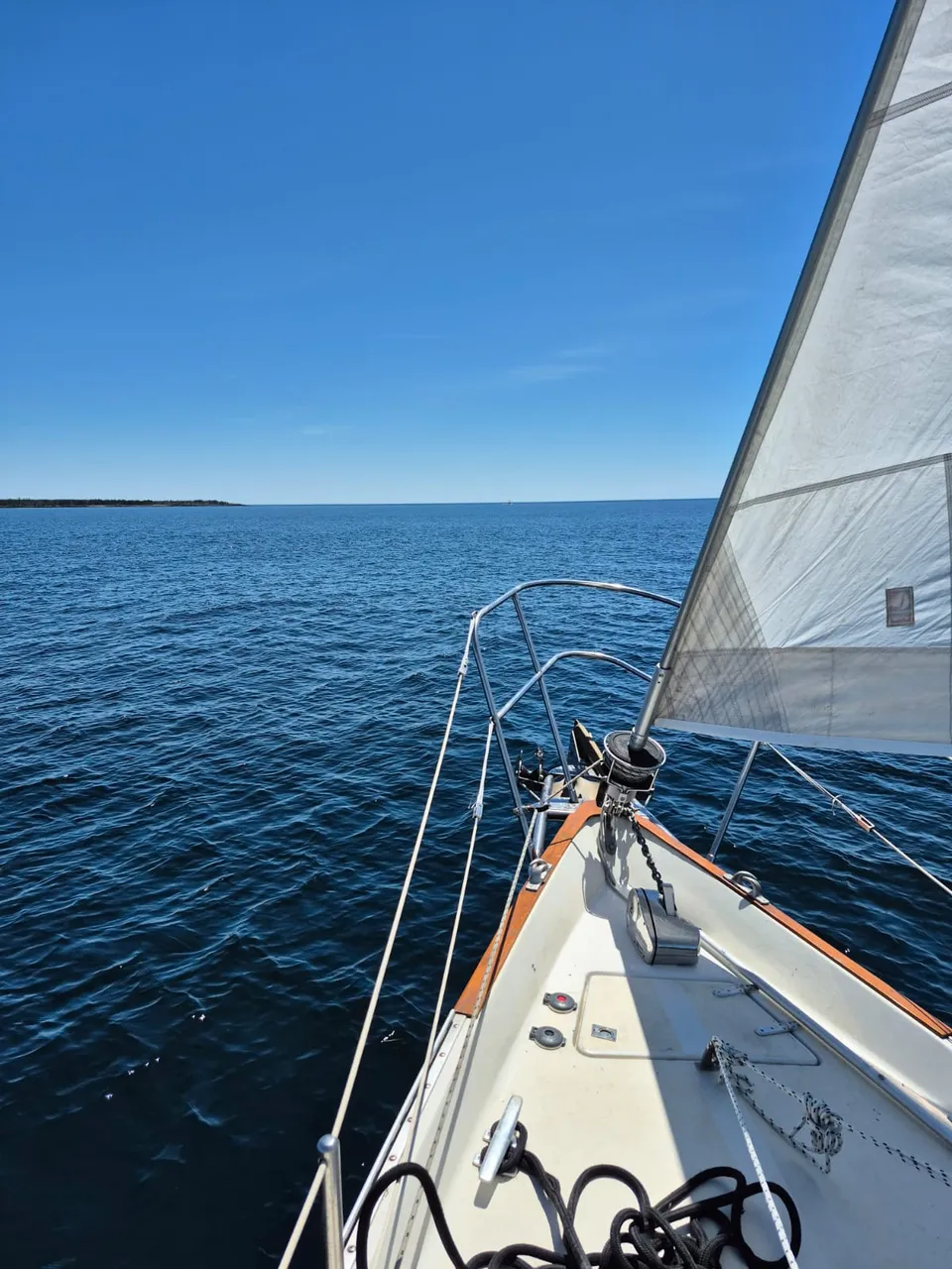 sailing-to-island.jpg