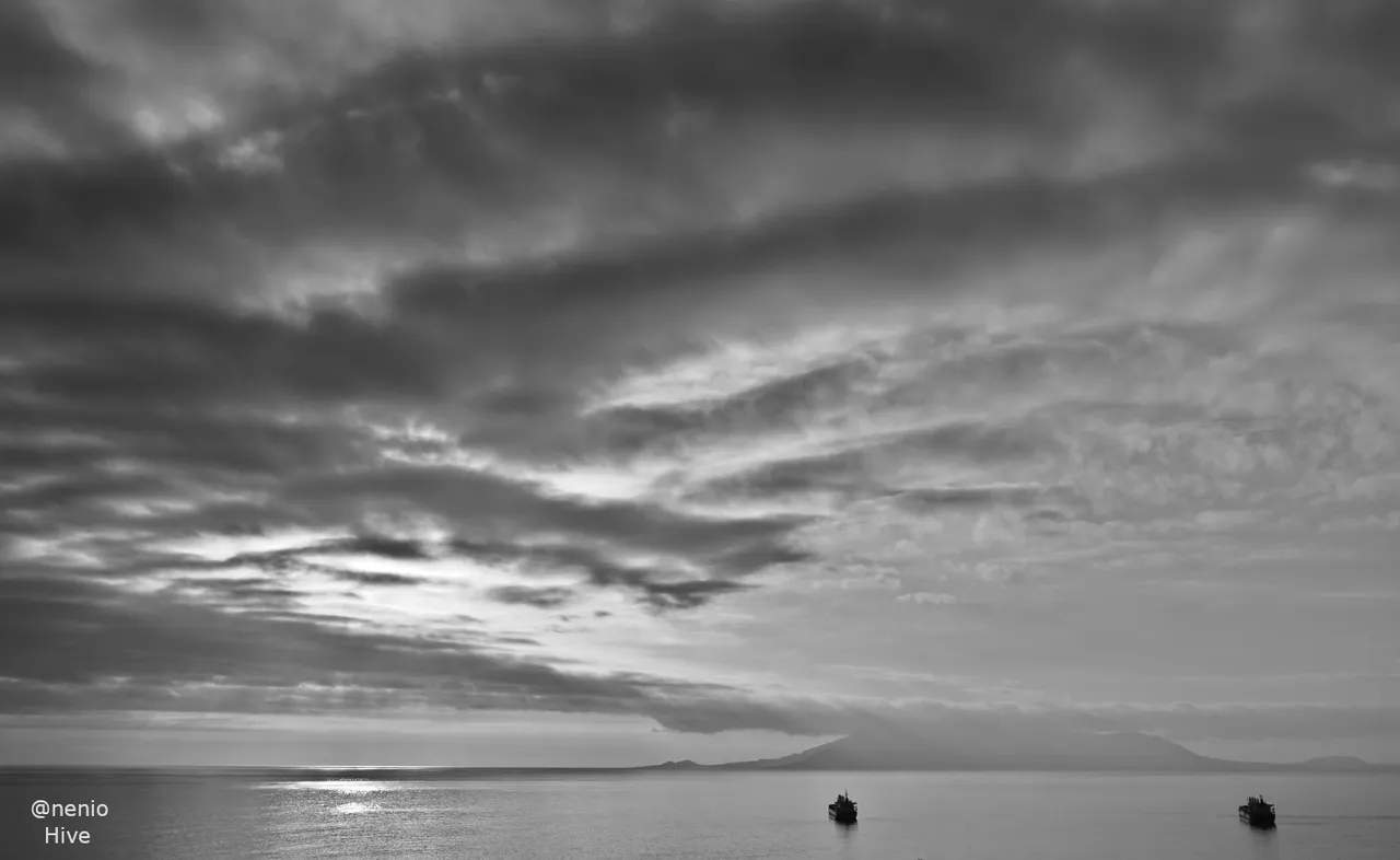 sea-clouds-002-bw.jpg