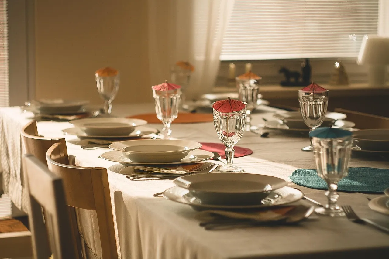 table-710040_1280.jpg
