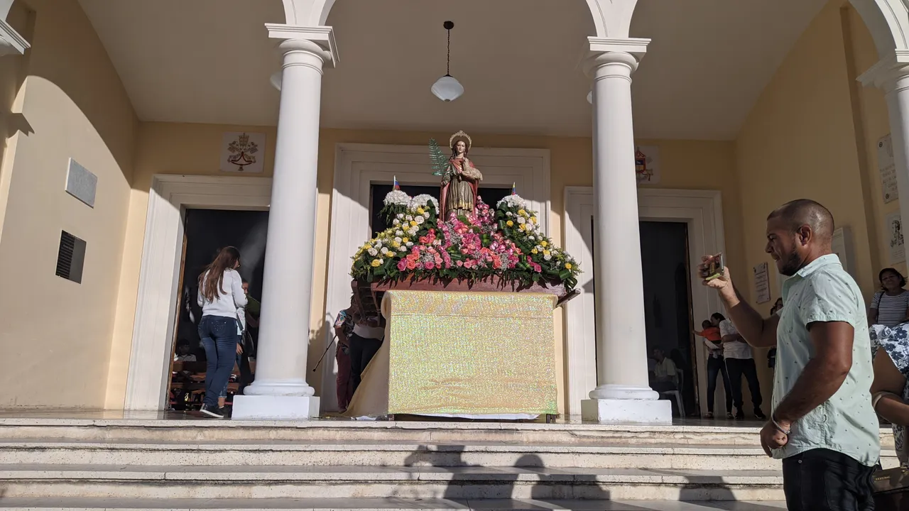 [Esp-Eng].- Visitando la Basílica de la Santa Inés en Cumaná Estado Sucre-Venezuela. Pidiendo salud.