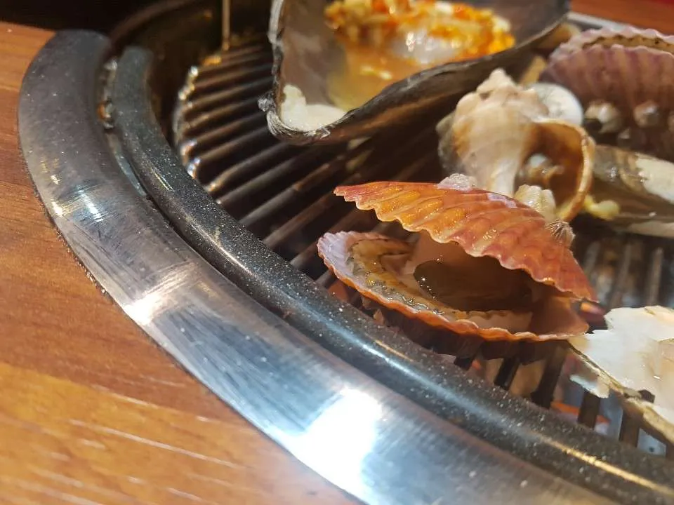 구워지는 조개.jpg