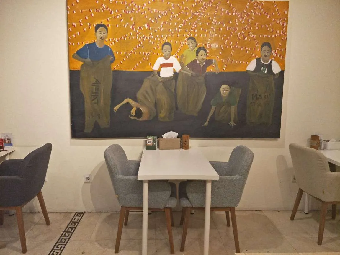 2 interior sang kafe.jpg