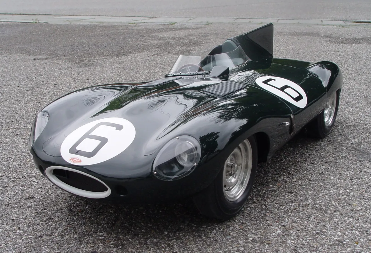 jaguar-d-type-01.jpg