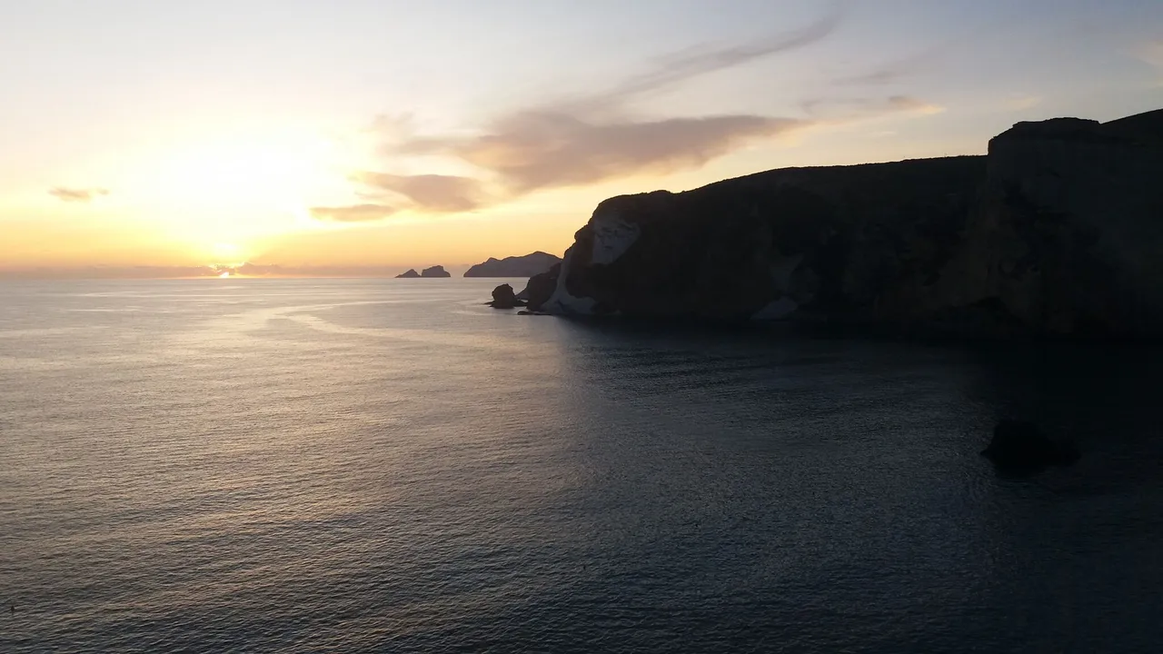 ponza_cala_luna.jpeg