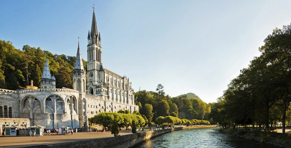 basilica-lourdes.jpg