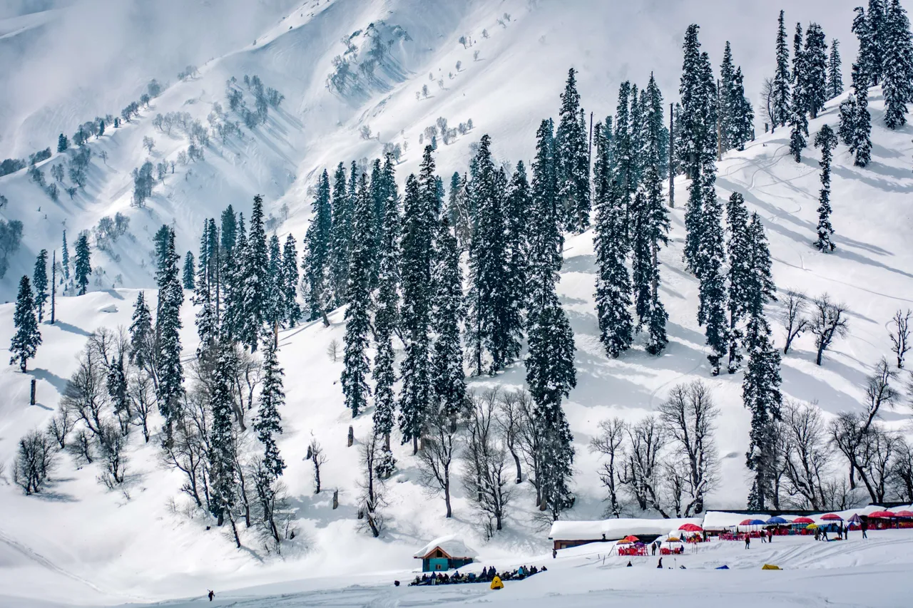 3840x2560-3101180-blue_gulmarg_himalayas_india_kashmir_landscape_mountains_scenery_skiing_sky_snow_view_white.jpg