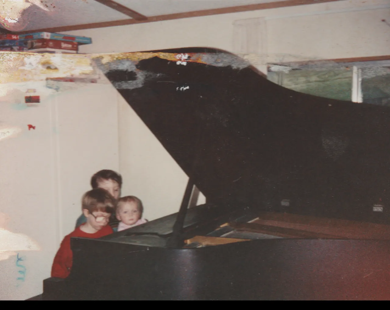 1990 or 1991 or 1992 - Piano, Joey, Rick, Crystal-1.png