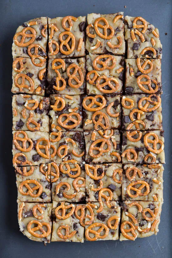 Salted Chocolte Chip Cookie Dough Pretzel Brownies (4).jpg