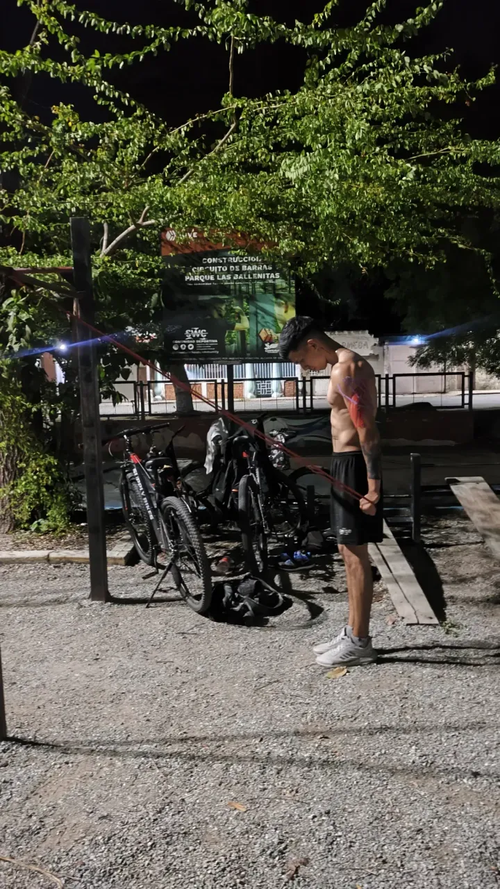 v2hdUeEuQXsaQajI_1000429255.webp