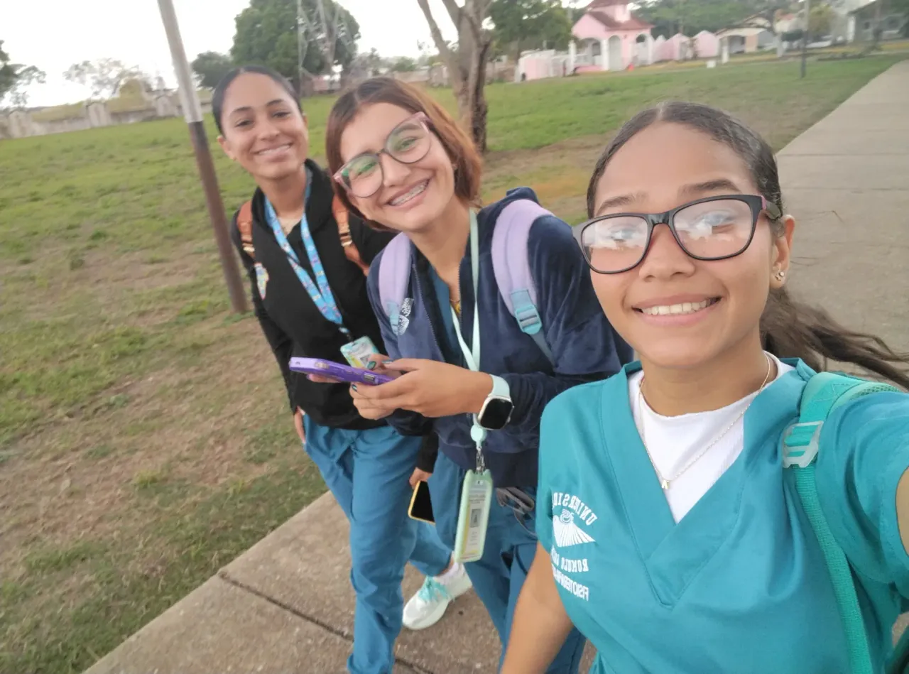 sLCzxW78I1B07YLj_1000618039.webp