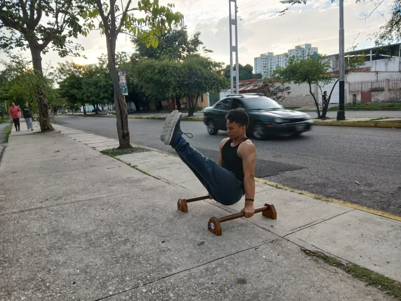 LiWgoxBIASB3f10u_1000344709.webp