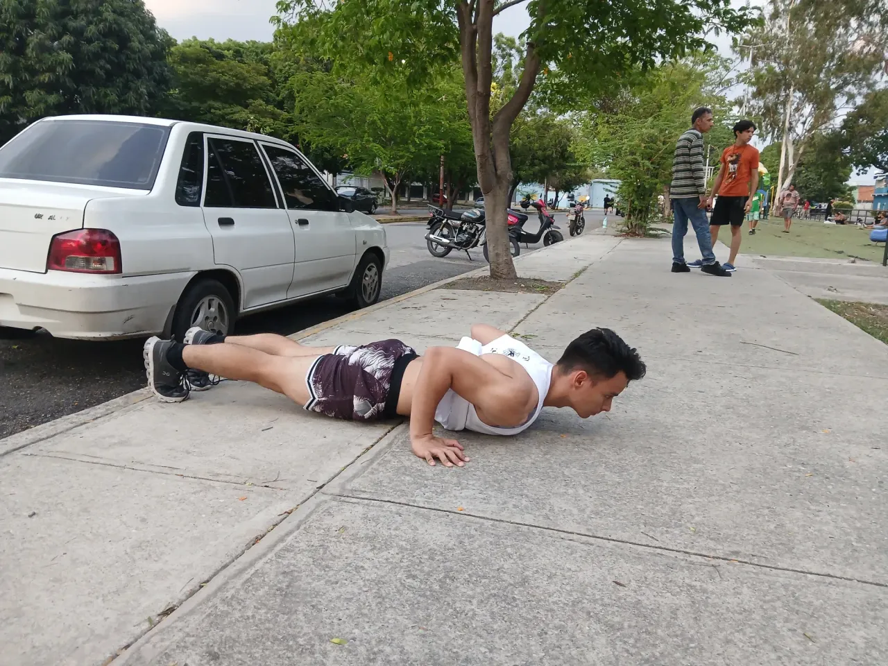 qdVkrIvzbk4zijUT_1000349007.webp