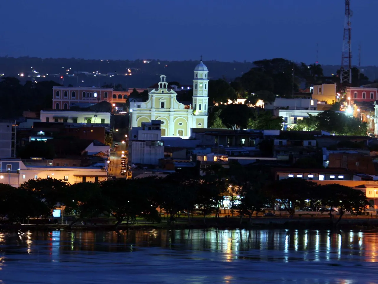 ciudad-bolivar-de-noche.jpg