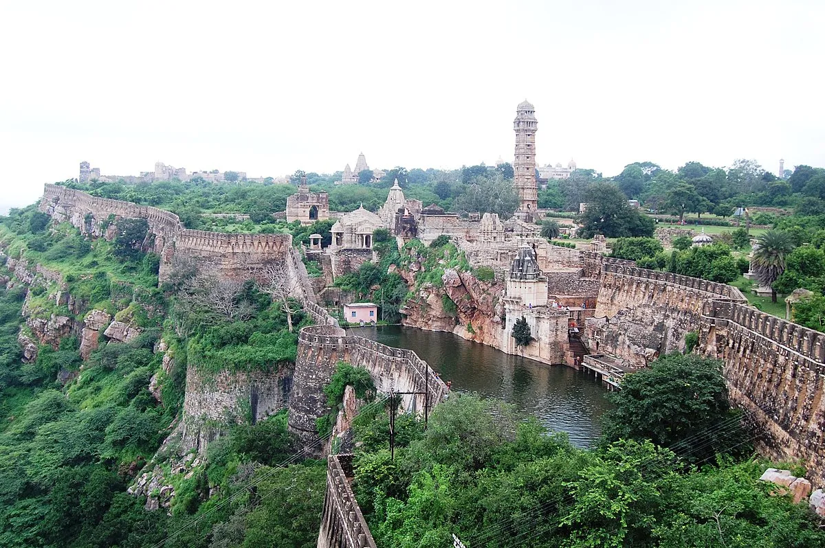 1200px-Chittorgarh_fort.JPG