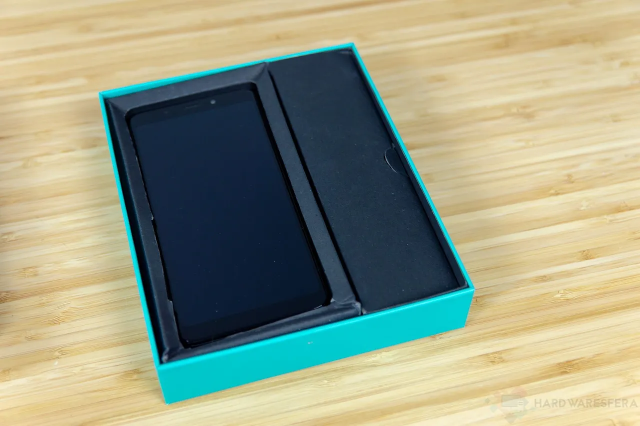 SmartPhone-Wiko-View_02.jpg