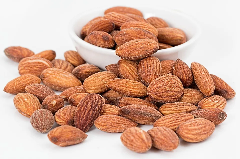 almonds-1768792_960_720.jpg