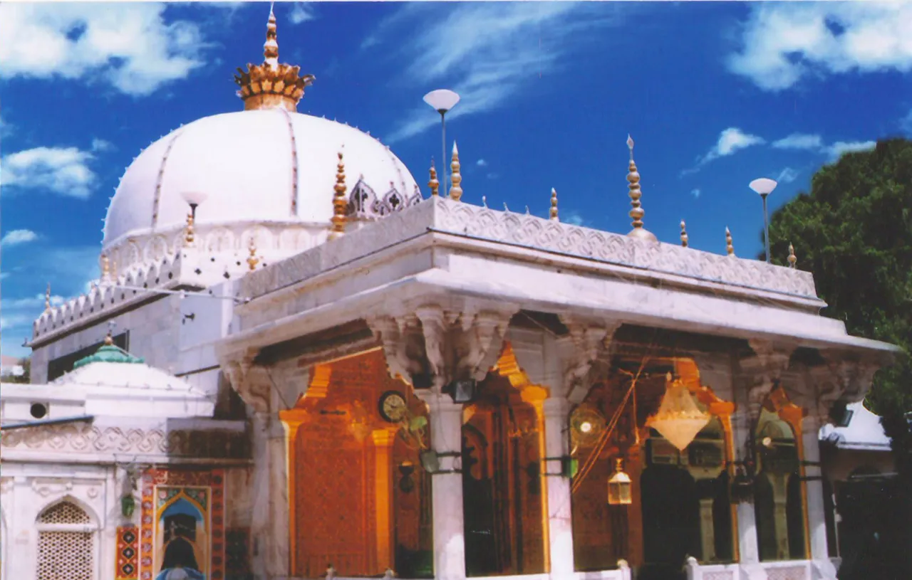 Main-Dargah-Garib-Nawaz.jpg