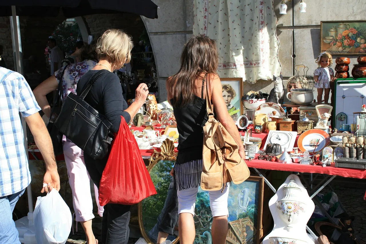 flea-market-237464_1280.jpg