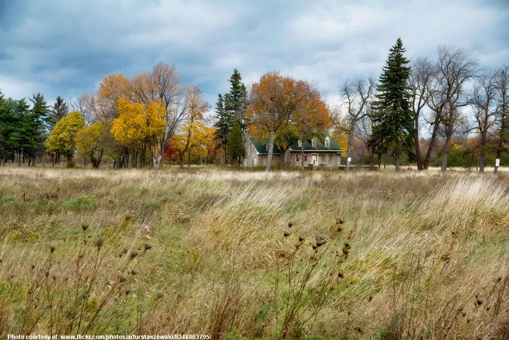 Autumn_Farmhouse-010317.jpg