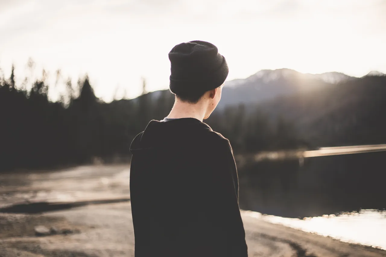 alone-beanie-boy-569169.jpg