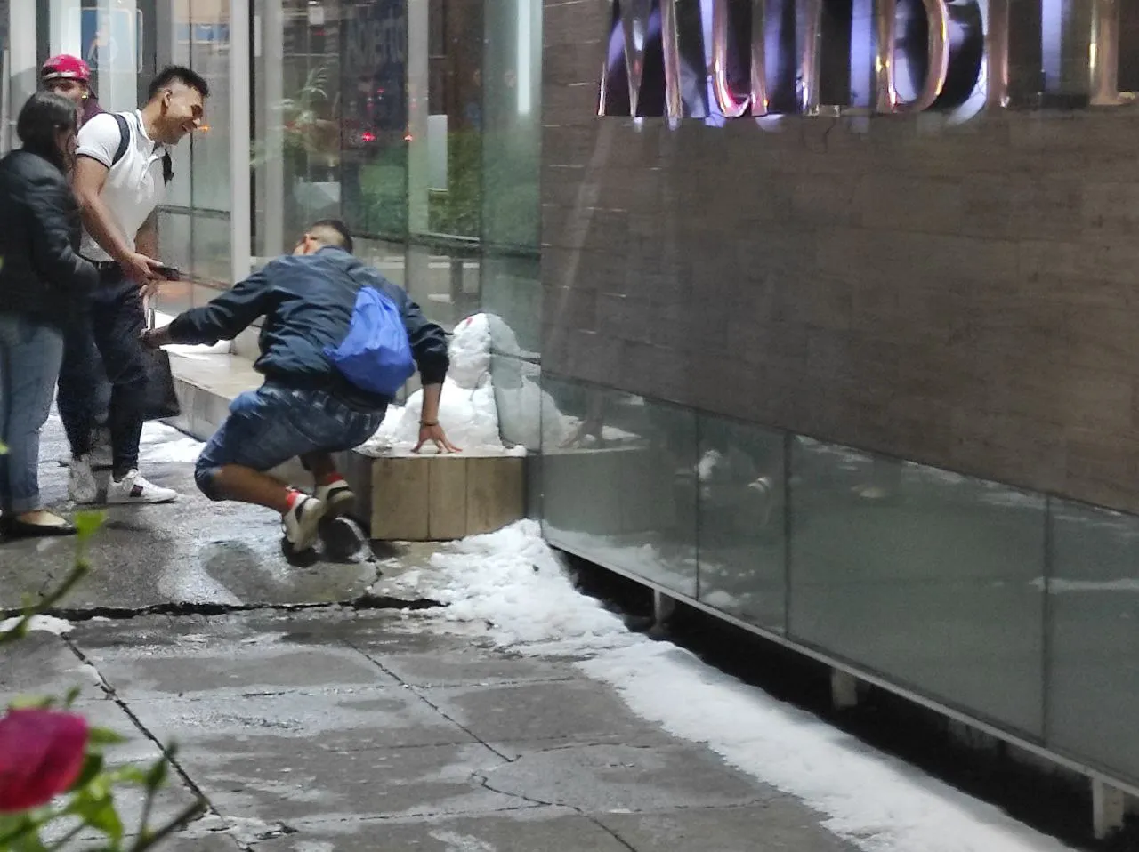 alt