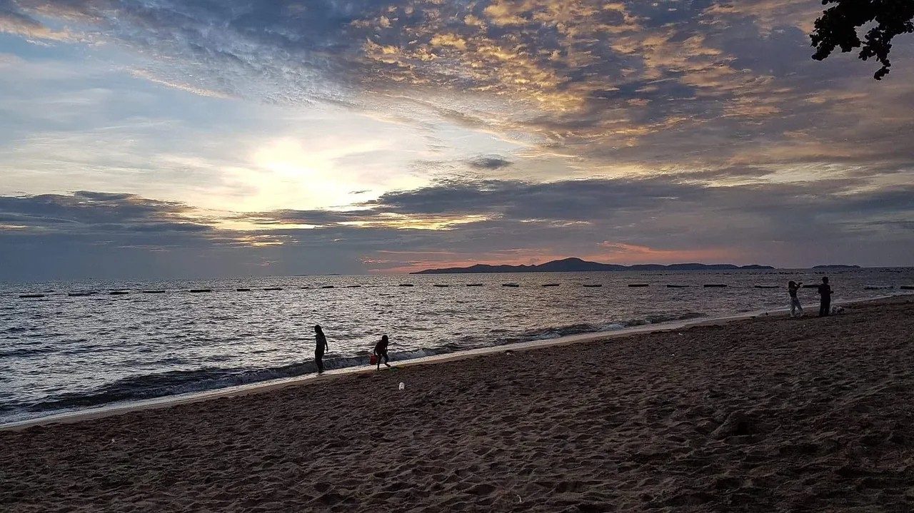 pattaya_beach_oct_2020_708.jpeg