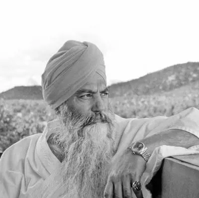 yogi-bhajan-kundalini-yoga-2.jpg