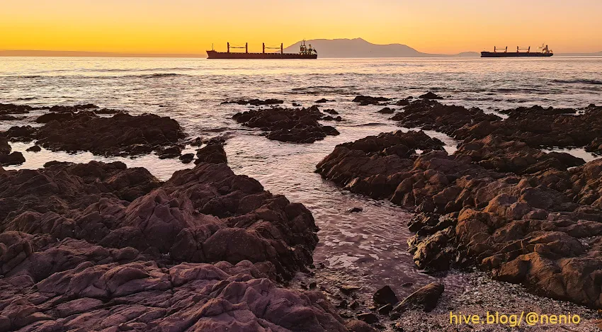 antofagasta-sunset-ships-001.jpg