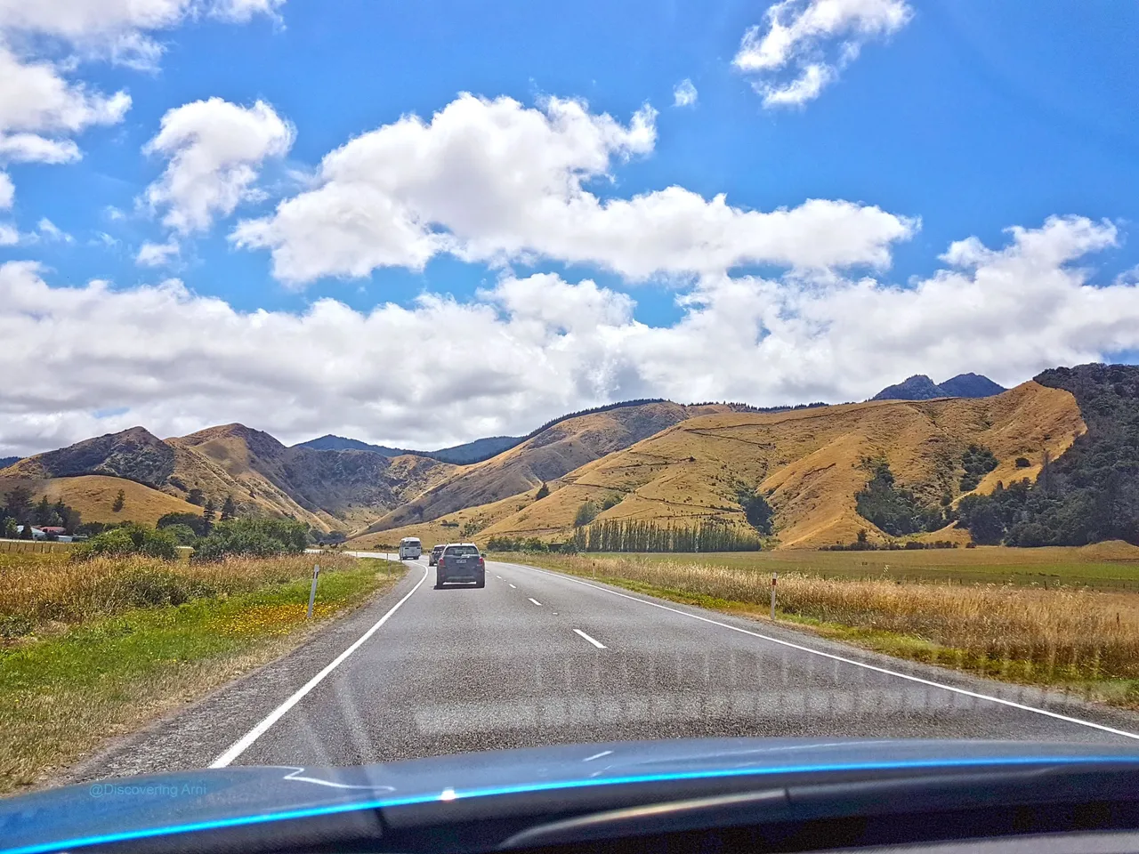 South Island landscape on Queen Charlotte Drive in Marlborough Country